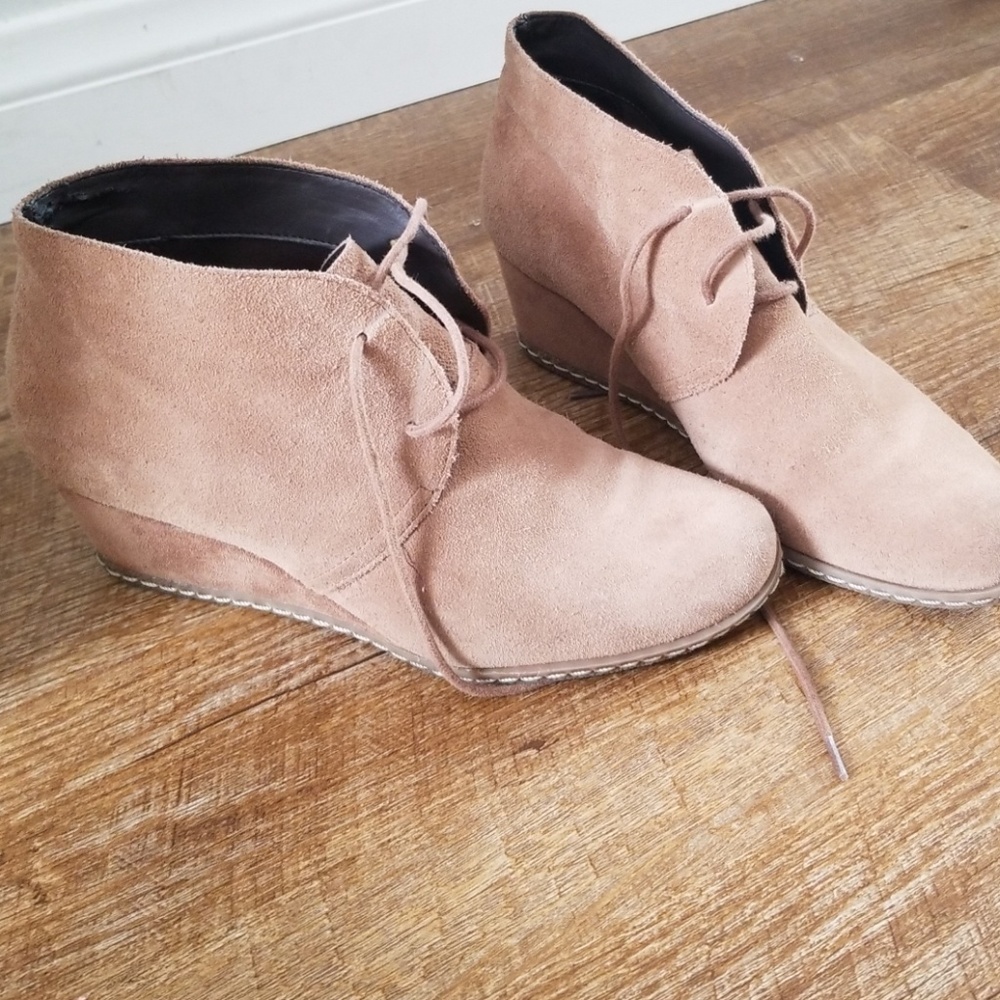 Wedged boots